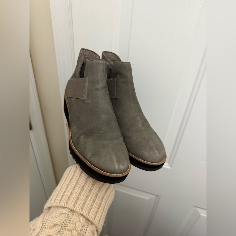 GUC Eileen Fisher Lark Gray Wedge Heel Booties Size 8 Leather Upper - Picture 2 of 10